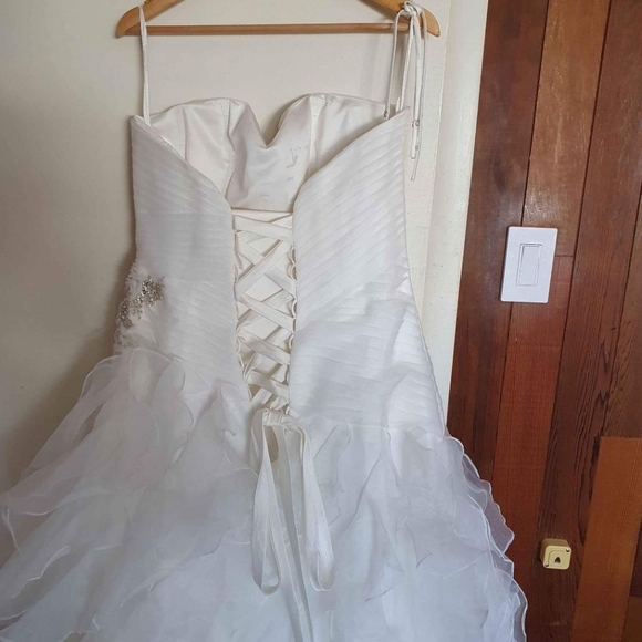 New Princess wedding dress size 12 with corset back, embellishments crinoline - Picture 3 of 11